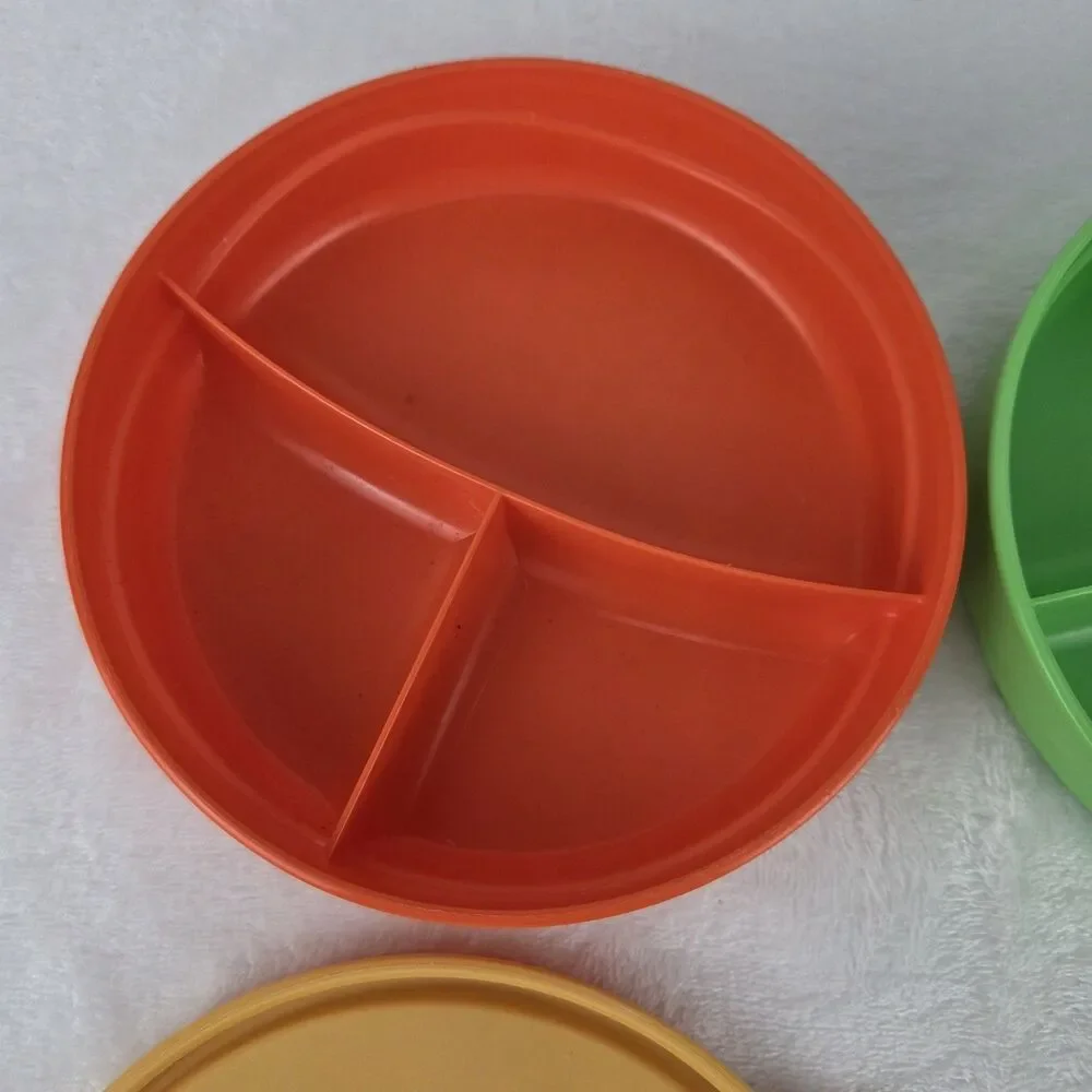 Vintage Tupperware Munchkids Divided Snack Plates With‎ Lids Set Of 2 2552A